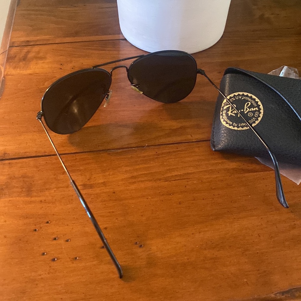 Ray-Ban classic aviator sunglasses in black. 58mm. - Picture 6 of 8